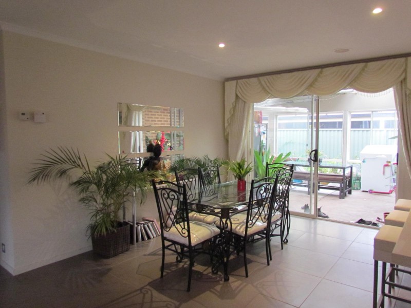 10 Woodhenge Close, Cranbourne East VIC 3977