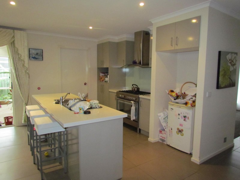 10 Woodhenge Close, Cranbourne East VIC 3977