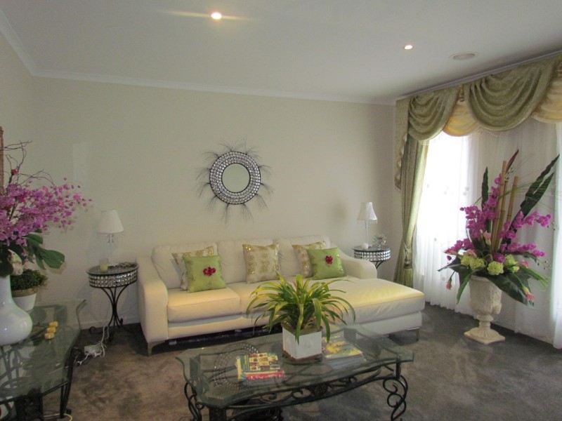 10 Woodhenge Close, Cranbourne East VIC 3977