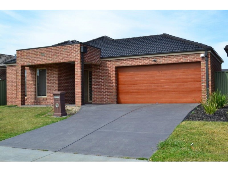 16 Moore Mews, Pakenham VIC 3810
