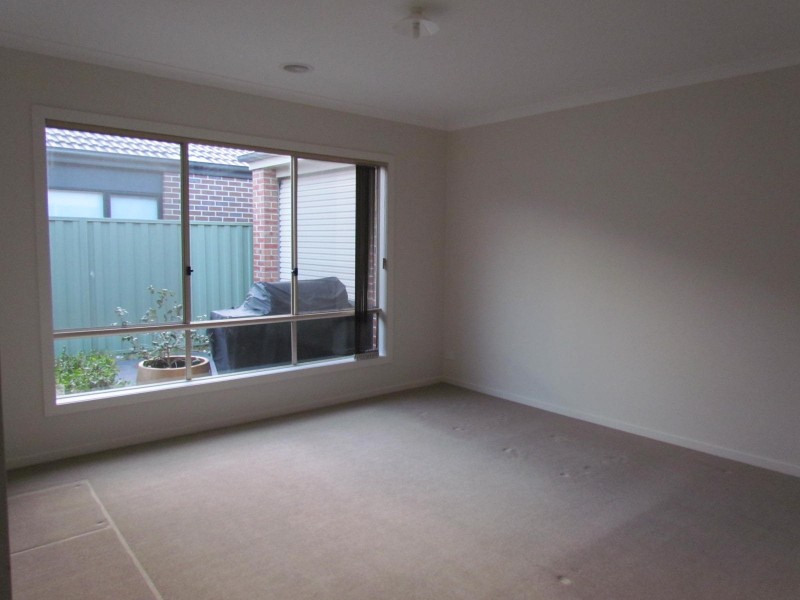 16 Moore Mews, Pakenham VIC 3810