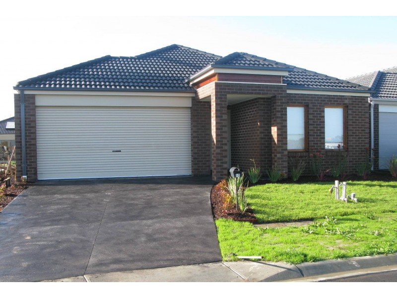 12 Golden Green Street, Pakenham VIC 3810