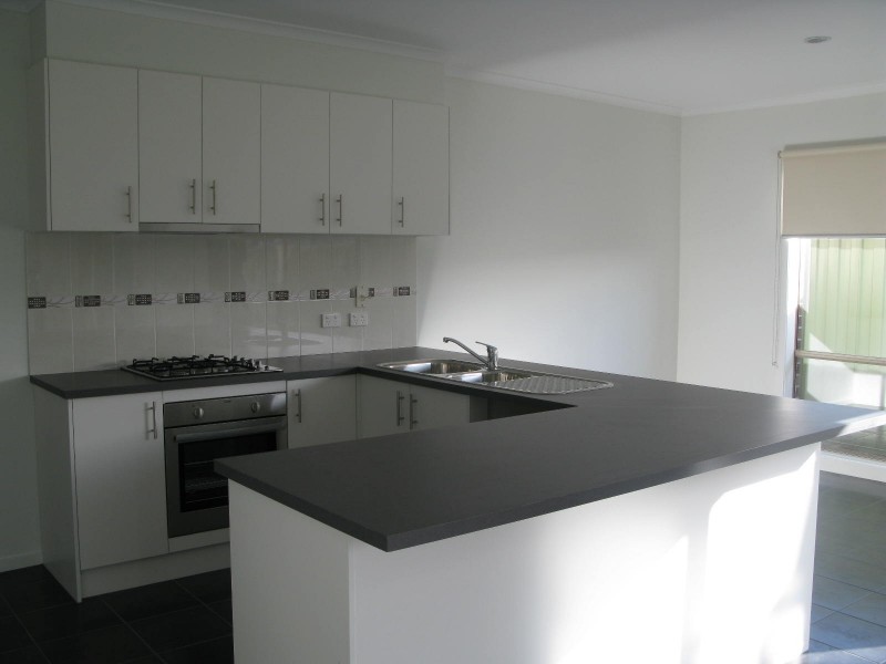 12 Golden Green Street, Pakenham VIC 3810