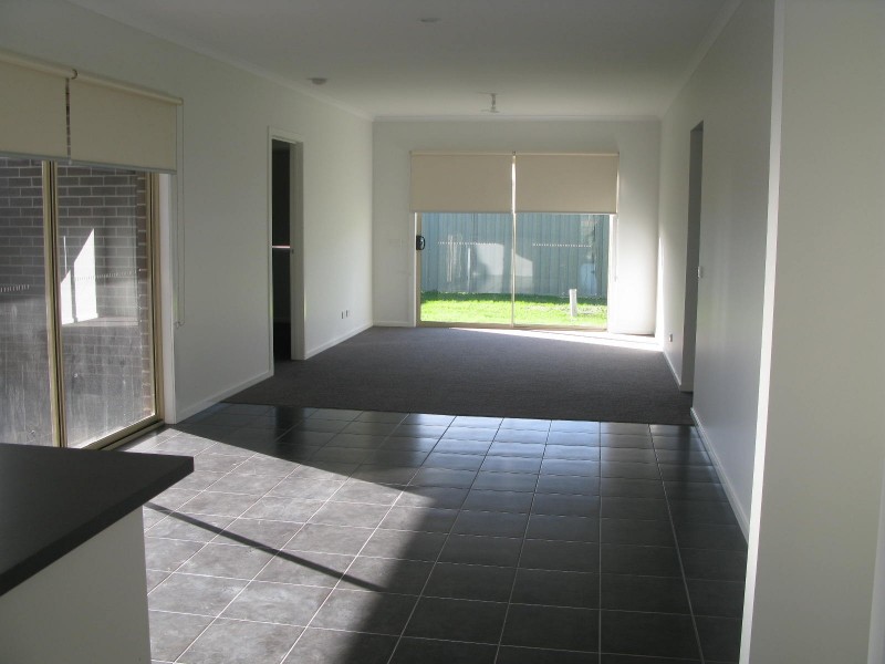 12 Golden Green Street, Pakenham VIC 3810