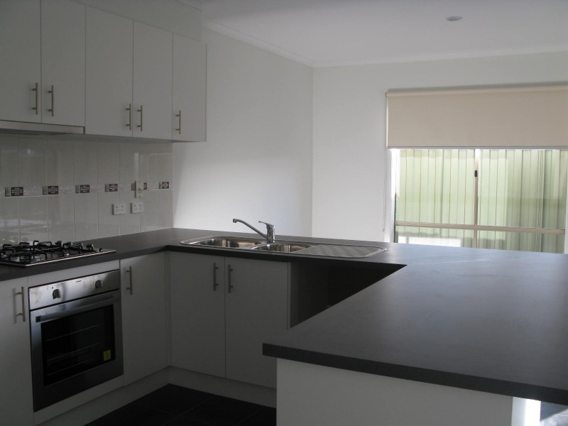 12 Golden Green Street, Pakenham VIC 3810