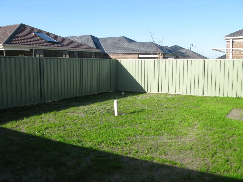 12 Golden Green Street, Pakenham VIC 3810