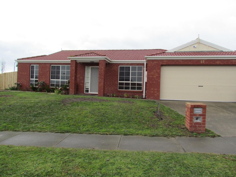 18 Oakgrove Drive, Narre Warren South VIC 3805