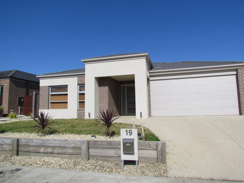19 Kess Grove, Lyndhurst VIC 3975
