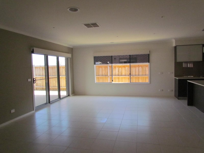 19 Kess Grove, Lyndhurst VIC 3975