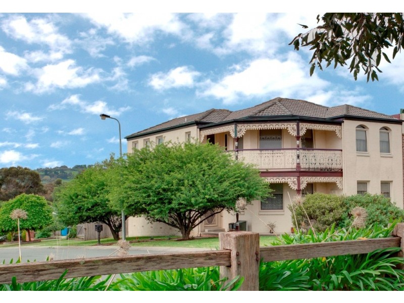 8 Tarrangower Place, Berwick VIC 3806