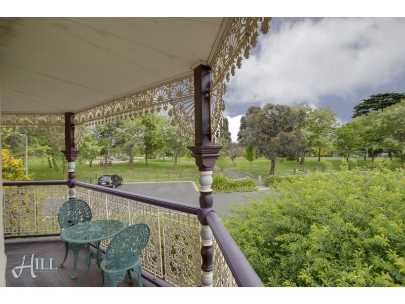 8 Tarrangower Place, Berwick VIC 3806