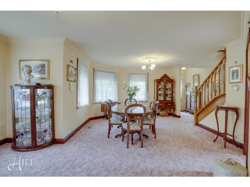 8 Tarrangower Place, Berwick VIC 3806