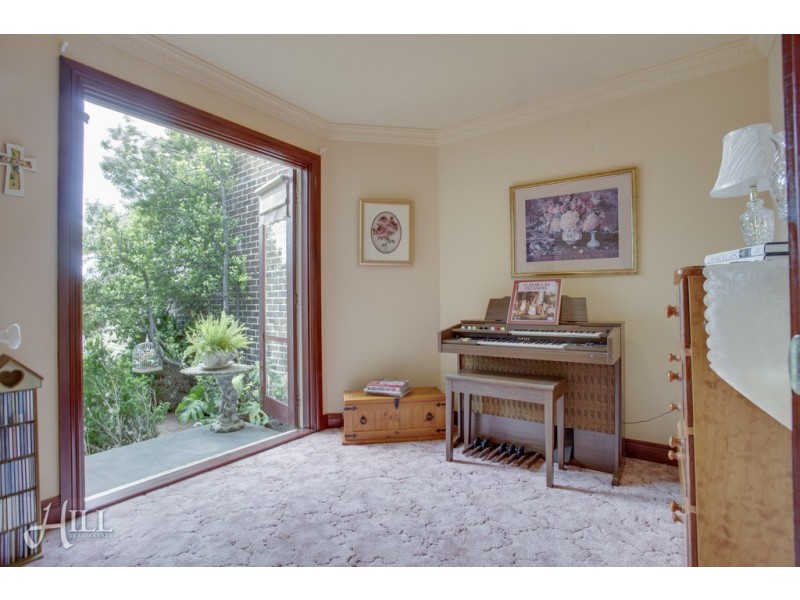 8 Tarrangower Place, Berwick VIC 3806