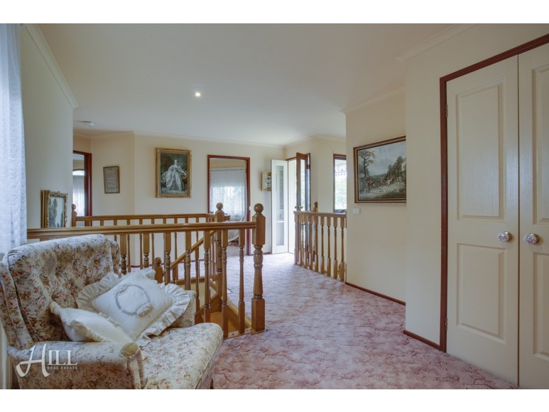8 Tarrangower Place, Berwick VIC 3806