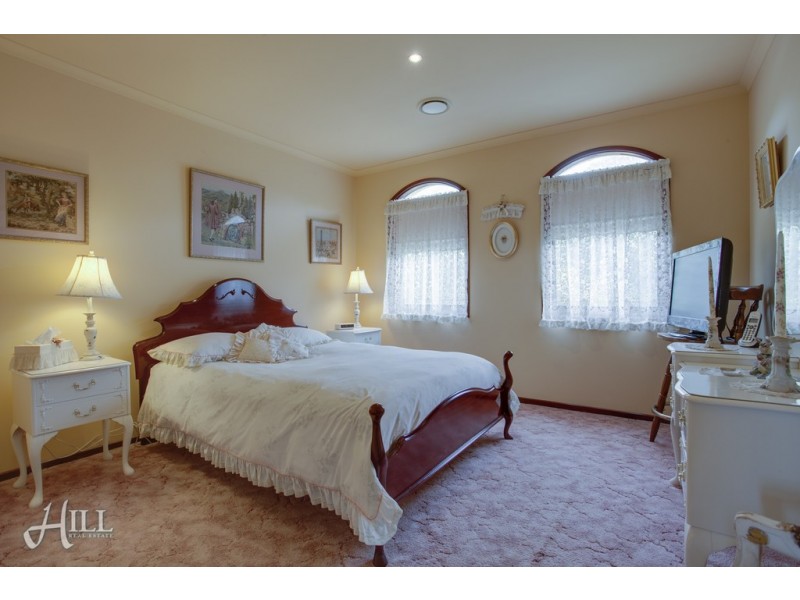 8 Tarrangower Place, Berwick VIC 3806