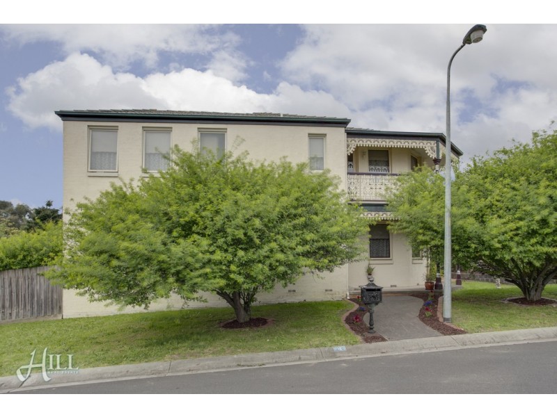 8 Tarrangower Place, Berwick VIC 3806