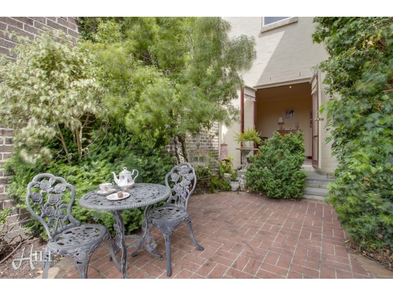 8 Tarrangower Place, Berwick VIC 3806