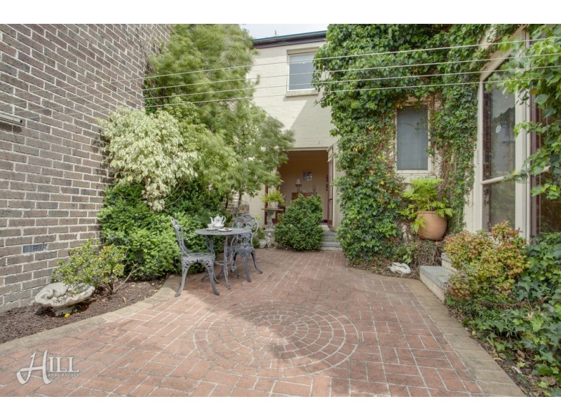 8 Tarrangower Place, Berwick VIC 3806