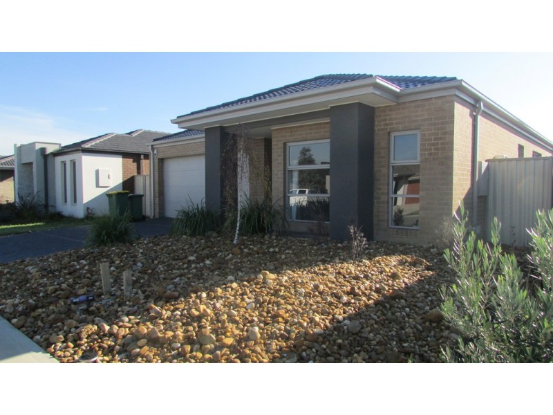 14 Victory Drive, Pakenham VIC 3810