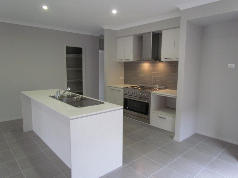 14 Victory Drive, Pakenham VIC 3810