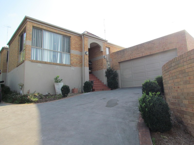 2/15 McNabb Street, Berwick VIC 3806