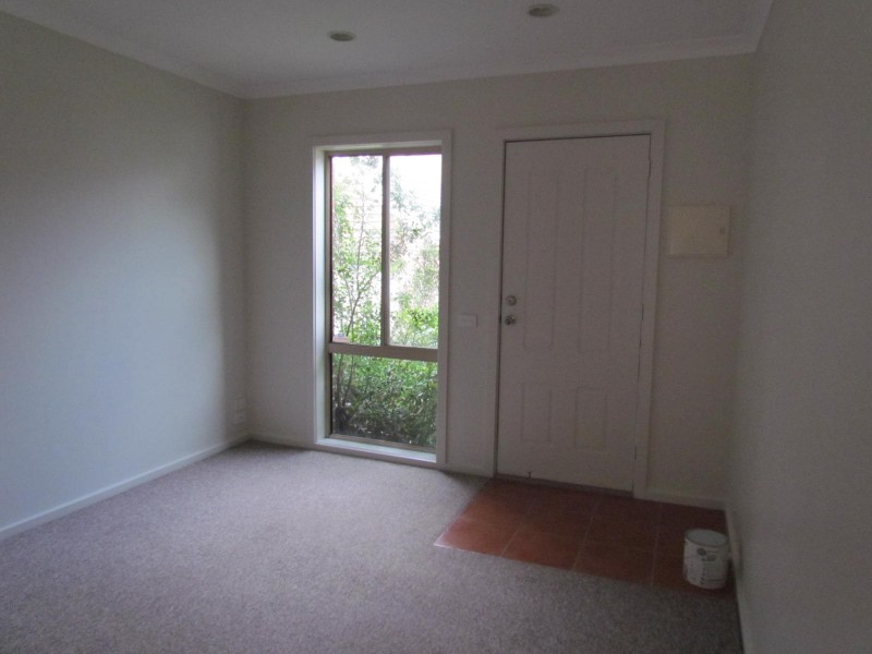 3/2 Jerilderee Drive, Berwick VIC 3806