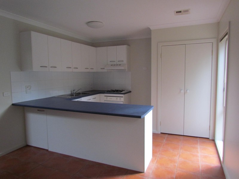 3/2 Jerilderee Drive, Berwick VIC 3806