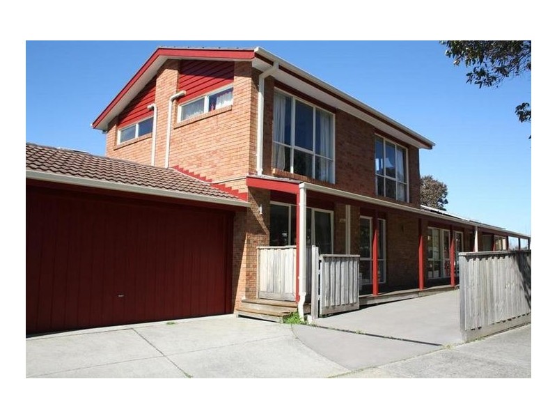 6 Bournevale Drive, Berwick VIC 3806