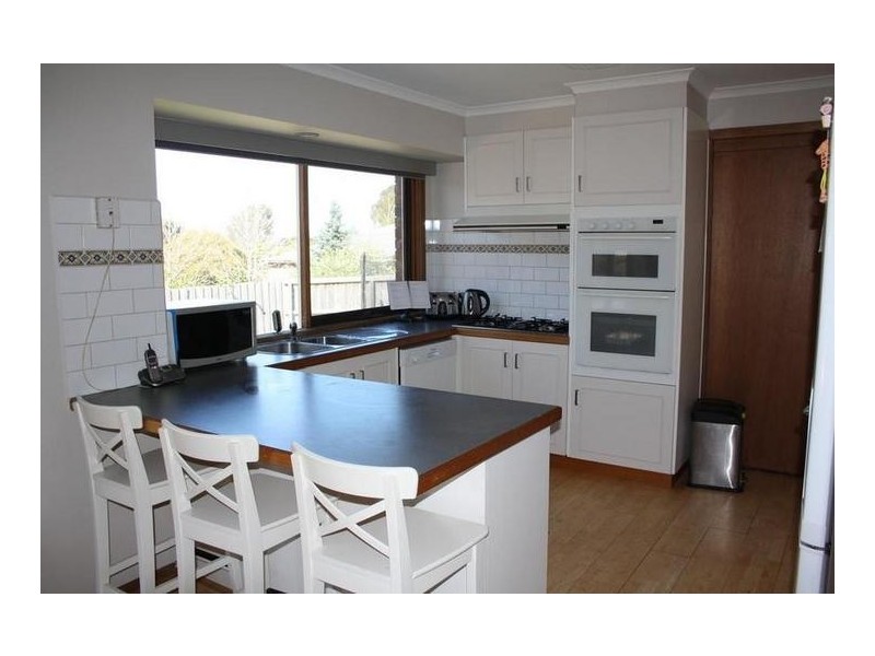 6 Bournevale Drive, Berwick VIC 3806