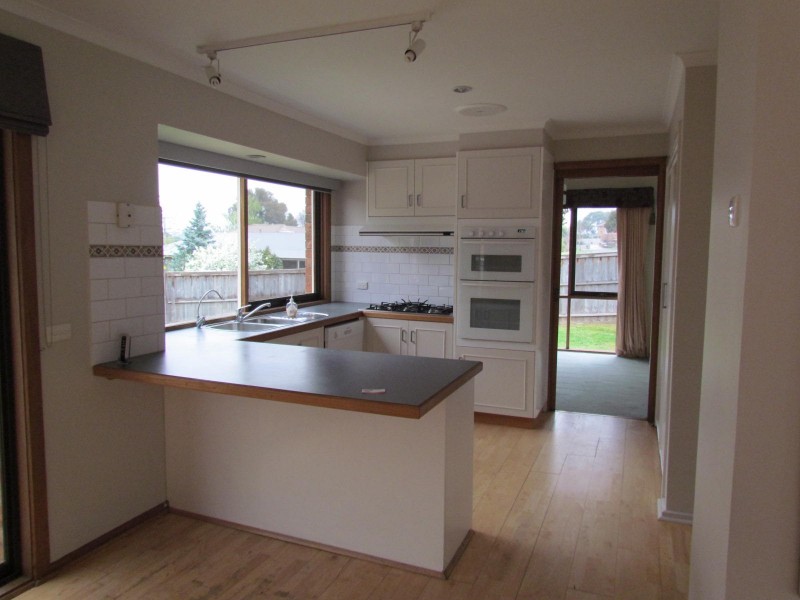 6 Bournevale Drive, Berwick VIC 3806