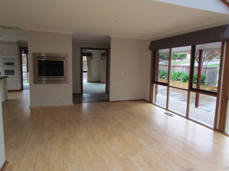 6 Bournevale Drive, Berwick VIC 3806