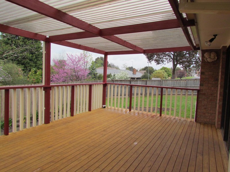 6 Bournevale Drive, Berwick VIC 3806