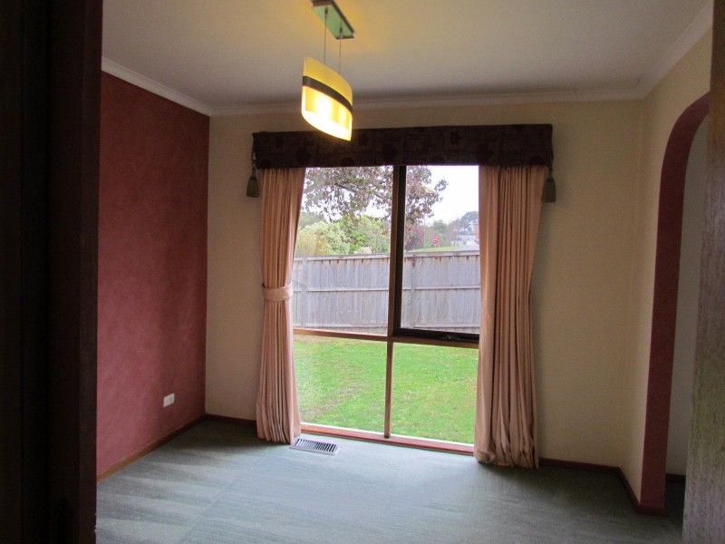 6 Bournevale Drive, Berwick VIC 3806