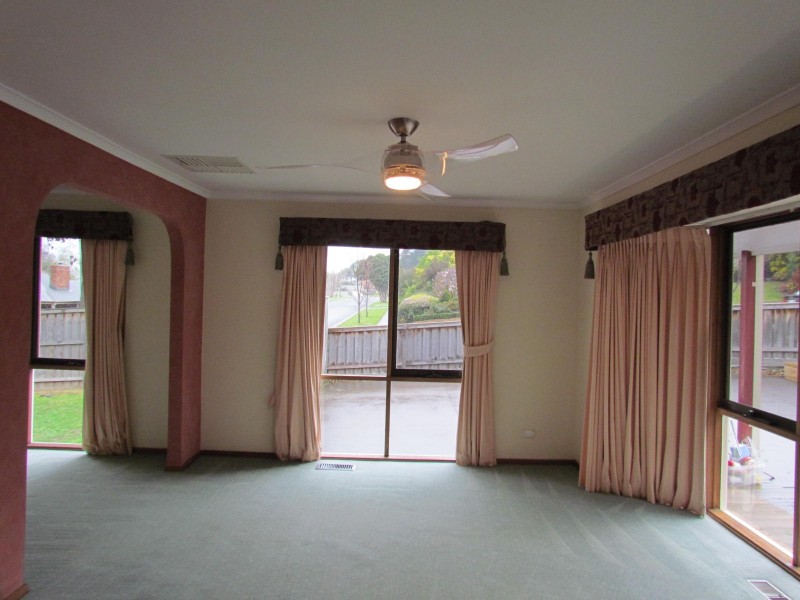 6 Bournevale Drive, Berwick VIC 3806