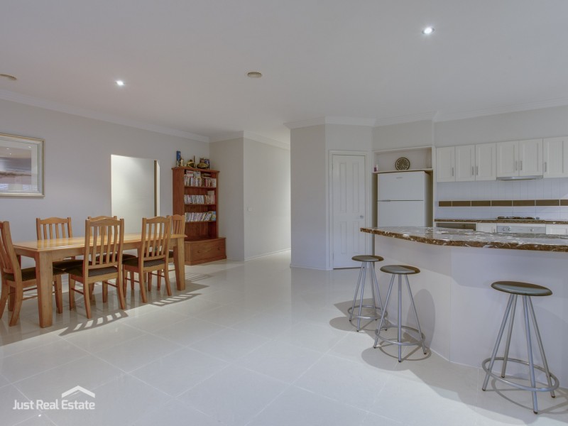 31 Vert Avenue, Narre Warren South VIC 3805