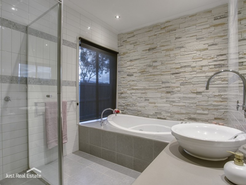 31 Vert Avenue, Narre Warren South VIC 3805