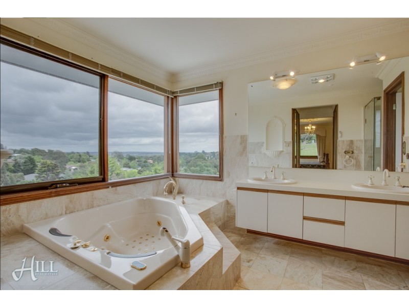 12 Inglis Road, Berwick VIC 3806