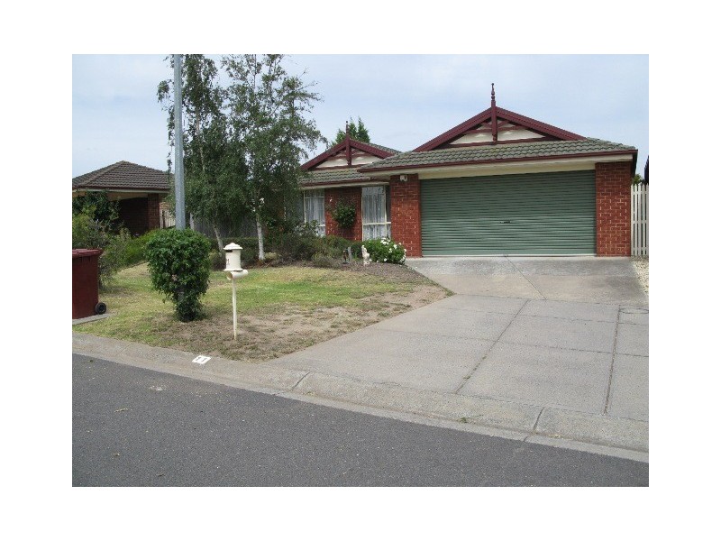 11 Plough Rise, Narre Warren South VIC 3805