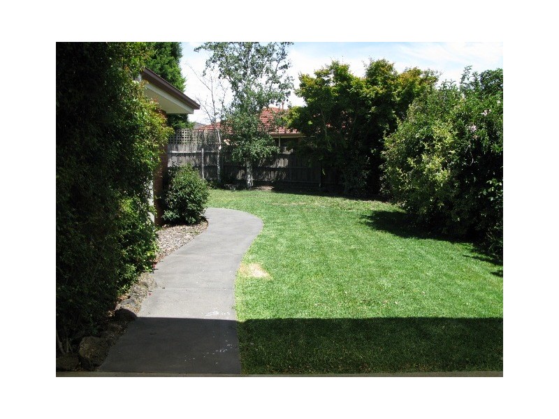 11 Plough Rise, Narre Warren South VIC 3805