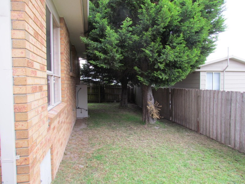 2/3 Leopold Crescent, Hampton Park VIC 3976