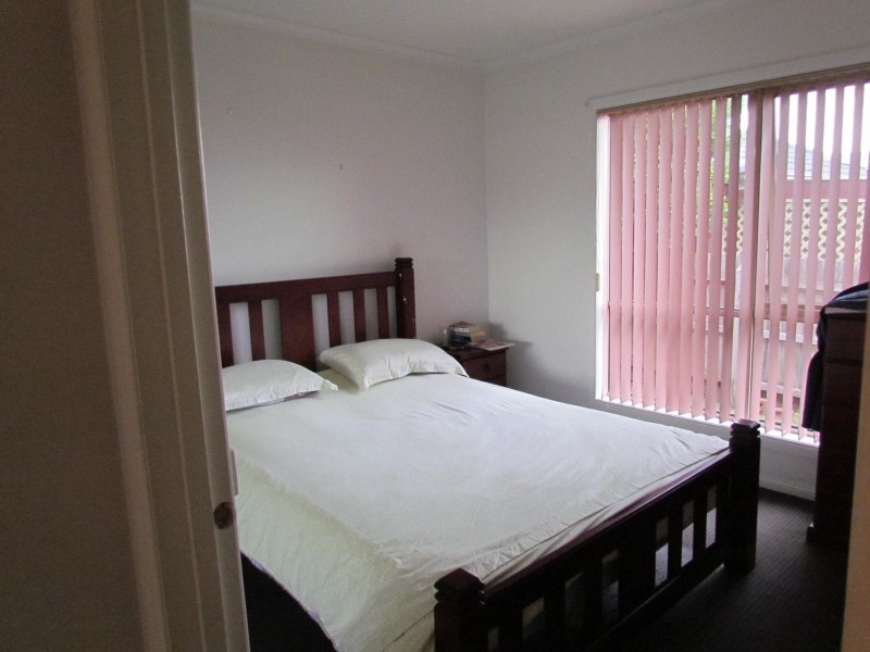 2/3 Leopold Crescent, Hampton Park VIC 3976