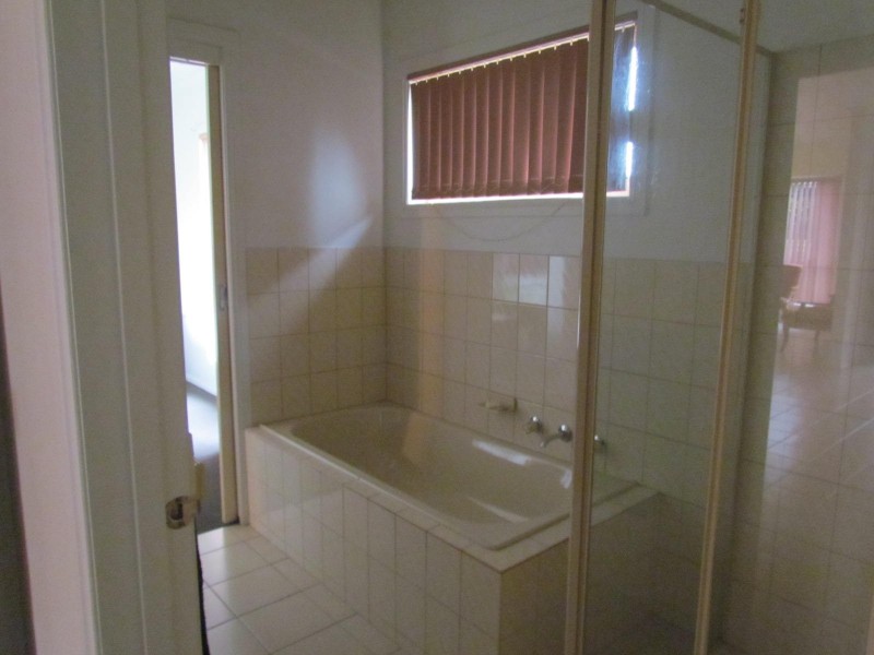 2/3 Leopold Crescent, Hampton Park VIC 3976