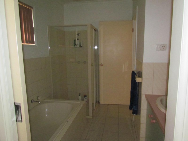 2/3 Leopold Crescent, Hampton Park VIC 3976