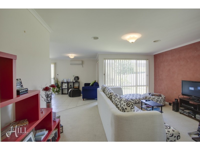 49 Jarryd Crescent, Berwick VIC 3806