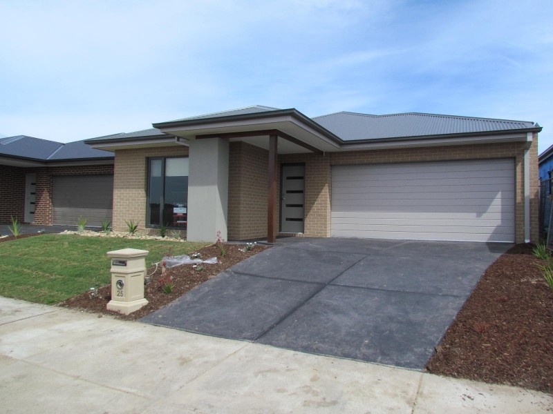 25 Maeve Circuit, Clyde North VIC 3978