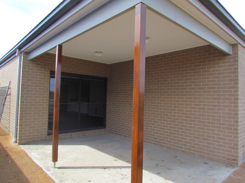 25 Maeve Circuit, Clyde North VIC 3978