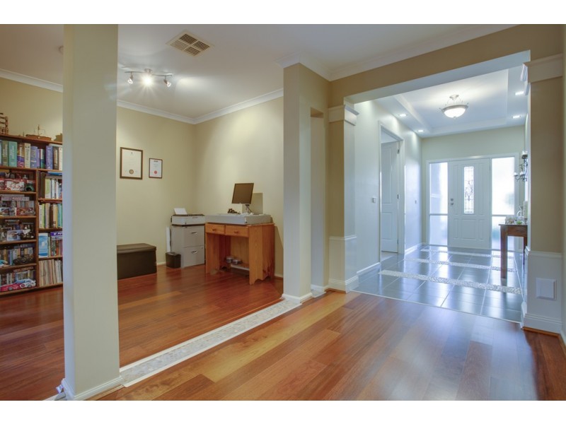 5 Emmett Avenue, Berwick VIC 3806