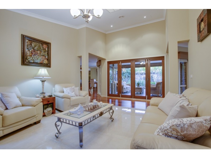 5 Emmett Avenue, Berwick VIC 3806