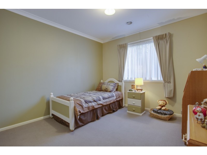 5 Emmett Avenue, Berwick VIC 3806