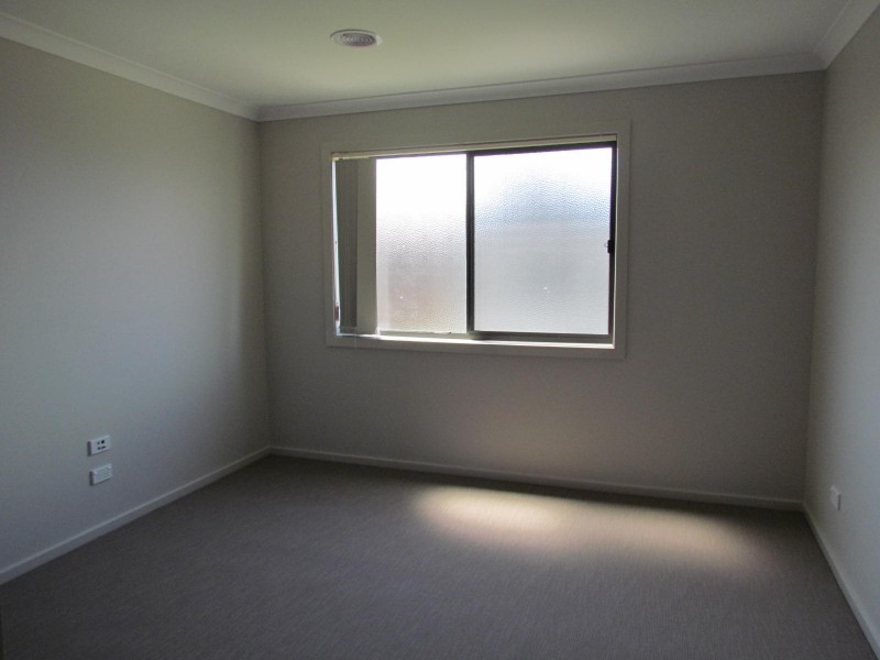 11/180 Henry Road, Pakenham VIC 3810